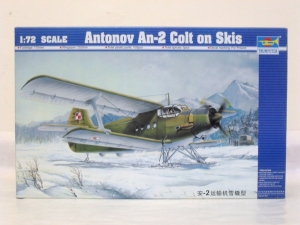 TRUMPETER 1/72 01607 ANTONOV An-2 COLT ON SKIS